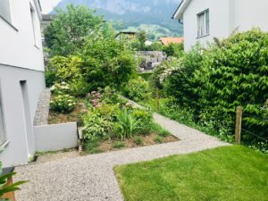 Schöner Garten Einfamilienhaus in Schwyz vom Gärtner